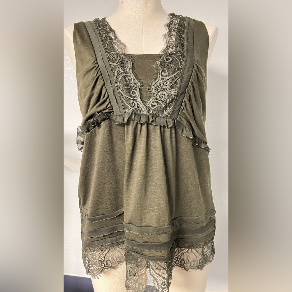 WHBM top, sz Med, NWT